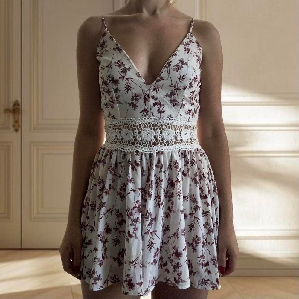 windsor lace floral romper size small